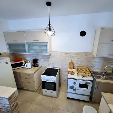 Apartment In Mit Grosser Terrasse Novi Vinodolski